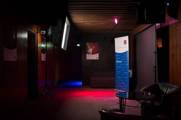 Fotograf Fotowand mit professioneller Ausleuchtung (Sponsoring Wall, Logowand, Step & Repeat wall for Sponsoring and PR) Fotograf Fotowand mit professioneller Ausleuchtung (Sponsoring Wall, Logowand, Step & Repeat wall for Sponsoring and PR)